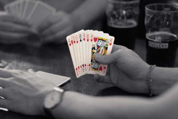 德州扑克术语中英对照：从入门到进阶必知的30个核心词汇