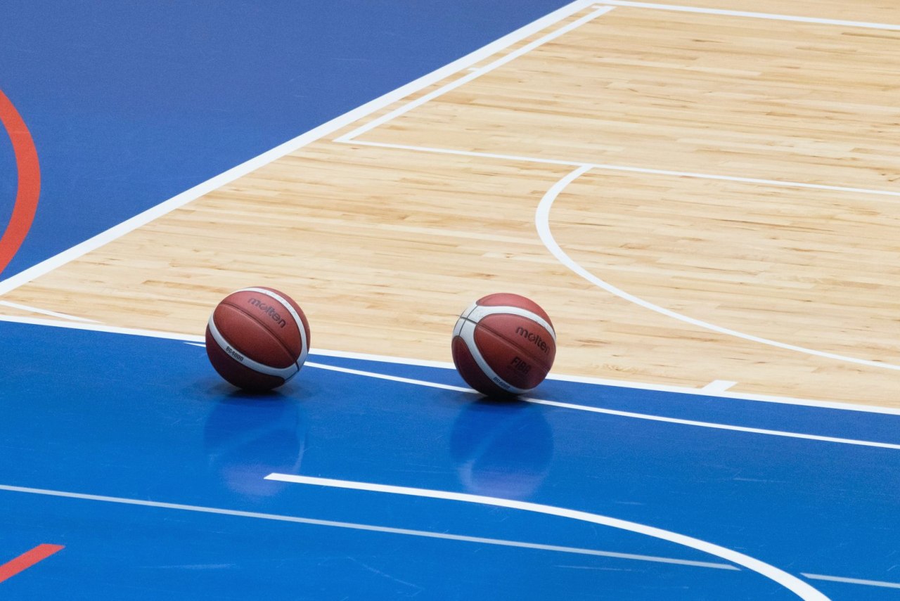 https://www.reddit.com/r/poker/comments/1uauc84/unorthodox_methods/ - 【非常规策略】牌桌上故意亮牌激怒对手？解析逆向心理的实战应用与风险