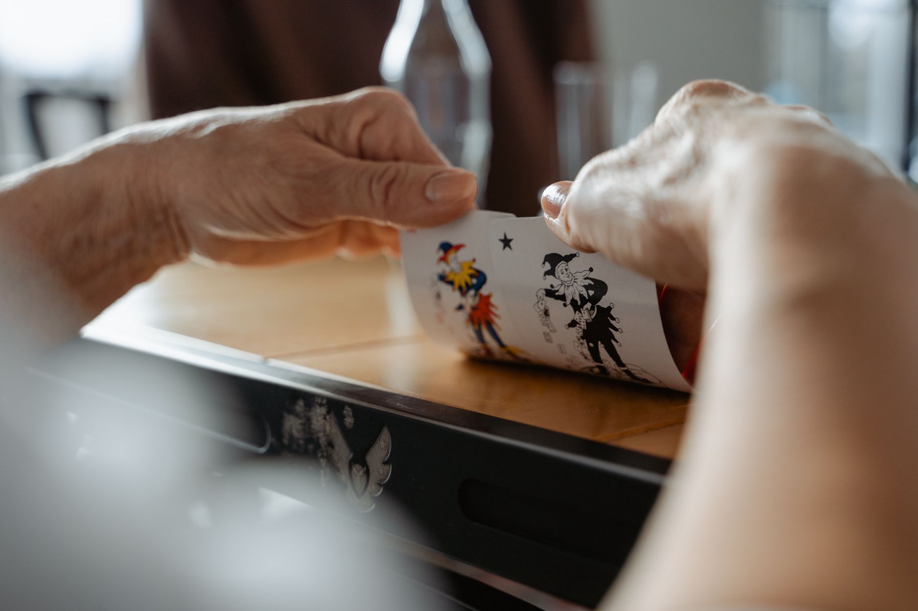 朋友聚会德州扑克规则怎么定?五个要点让新手老手都尽兴(要点图解)