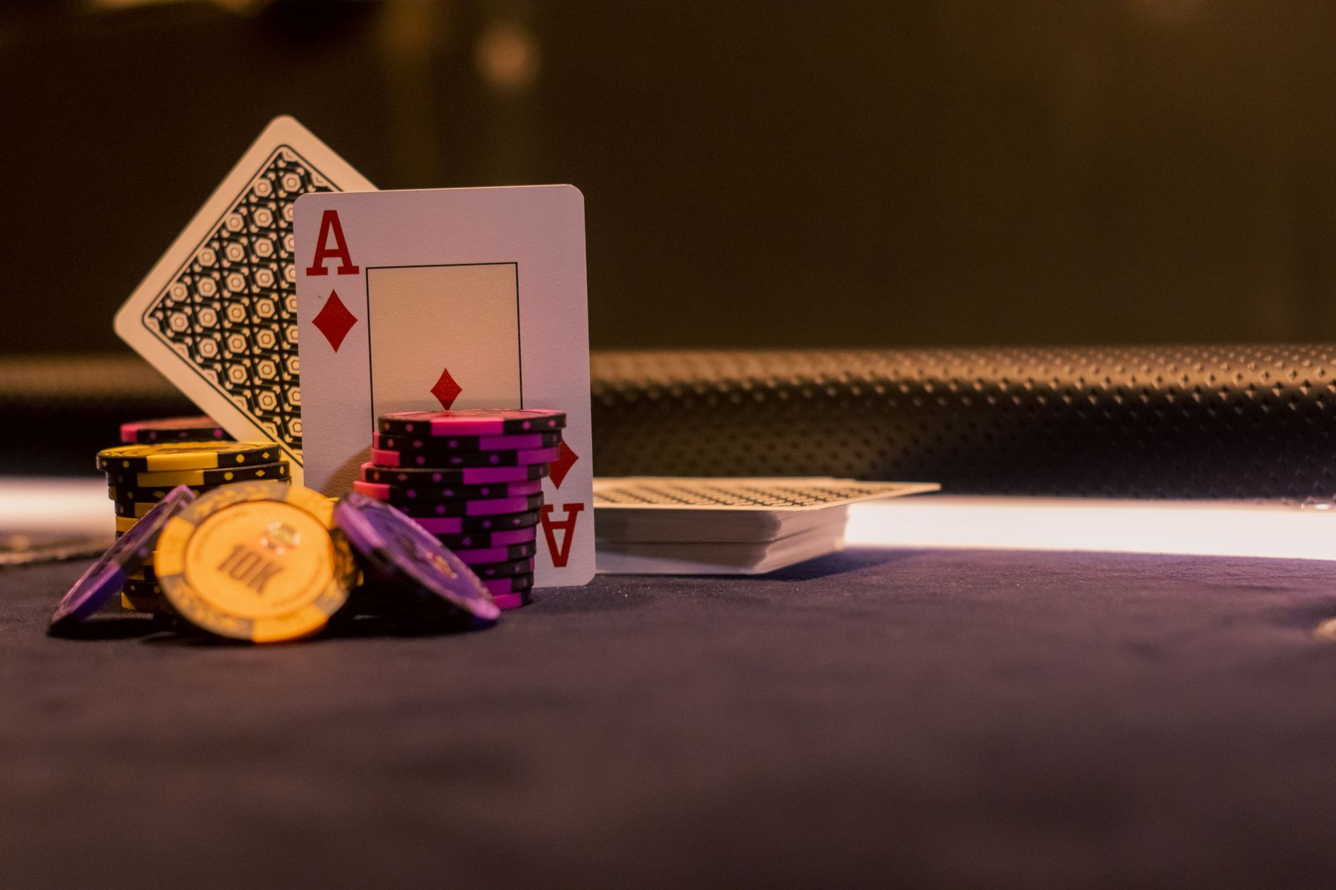 WPT与EPT赛制区别：从盲注结构到冠军荣耀的全面对比