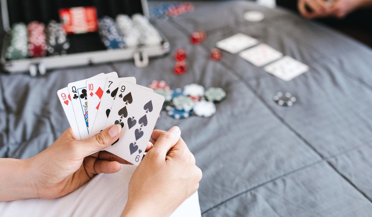 https://www.reddit.com/r/poker/comments/1vep6uq/13_nlh_ak_suited_in_bb_vs_btn/ - 转牌圈下注被全下,AKs在盲注位的决策解析
