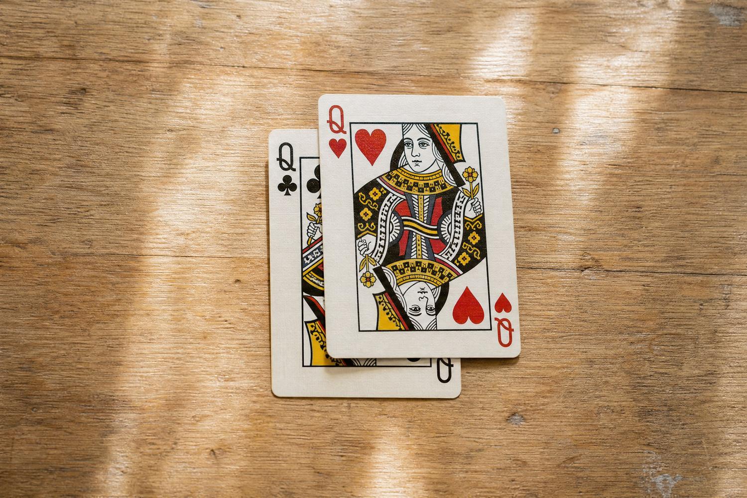 小对子翻前跟注的代价：从66这手牌拆解翻后三条街的决策逻辑（要点图解）