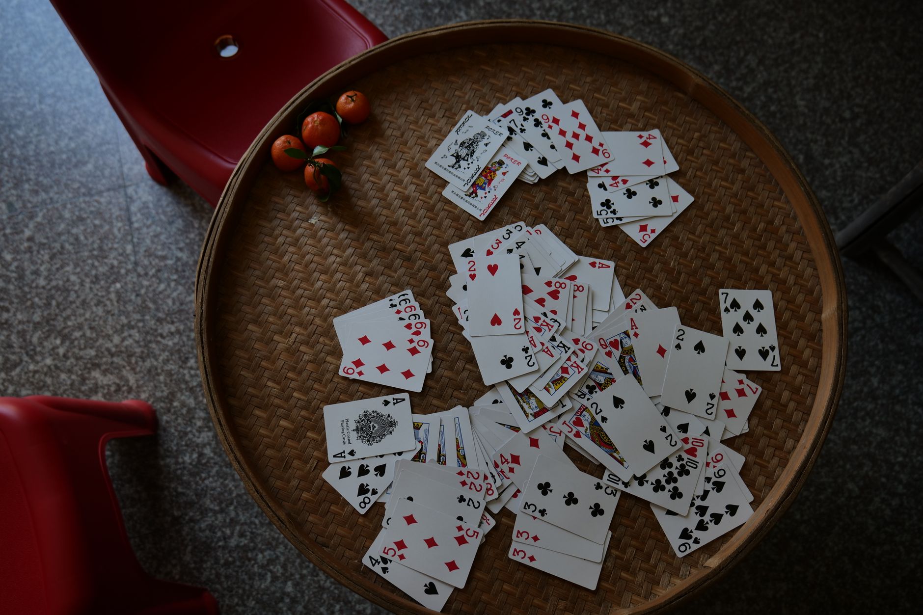 AK翻前不3bet正确吗？不同位置与筹码深度决策分析